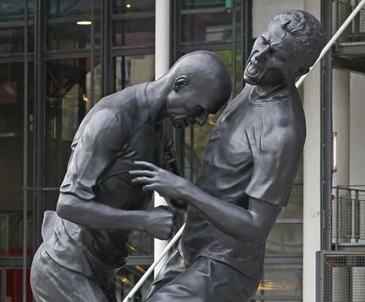 La estatua de bronce que representa el cabezado de Zidane a Materazzi en el Mundial del 2006 La estatua de bronce que representa el cabezado de Zidane a Materazzi en el Mundial del 2006