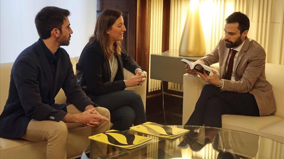 El presidente del Parlament, Roger Torrent, se ha reunido con la coordinadora de Amnistía Internacional Catalunya, Adriana Ribas. El presidente del Parlament, Roger Torrent, se ha reunido con la coordinadora de Amnistía Internacional Catalunya, Adriana Ribas.