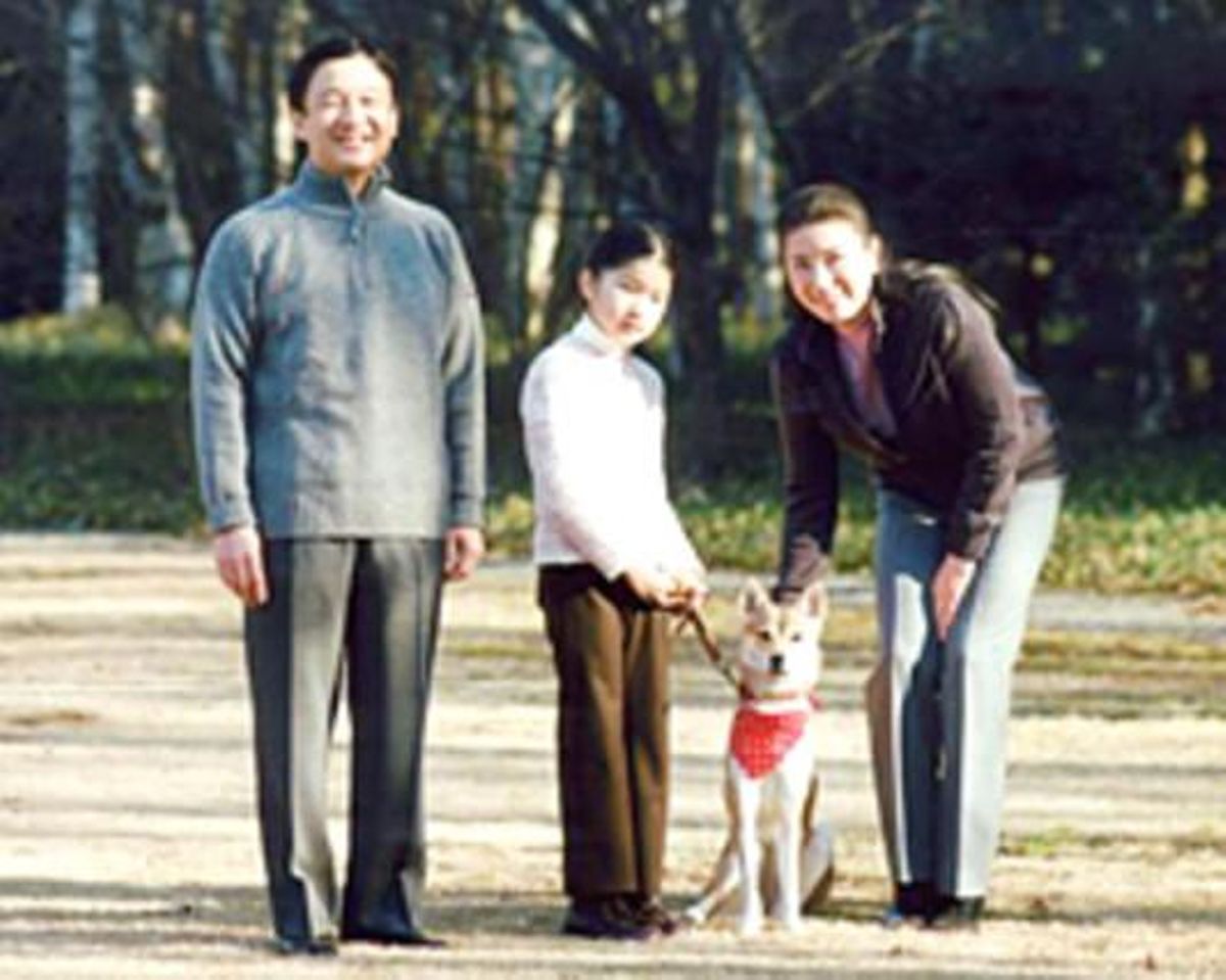 La princesa japonesa Aiko posa con sus padres, Naruhito y Masako, en los jardines de palacio, el pasado enero. La princesa japonesa Aiko posa con sus padres, Naruhito y Masako, en los jardines de palacio, el pasado enero.