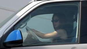 Shakira llega en coche a su casa tras recoger a sus hijos en el colegio, el pasado día 8.