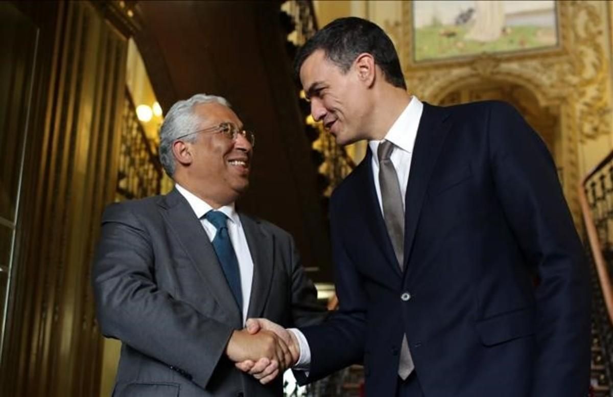 El primer ministro de Portugal, António Costa, y Pedro Sánchez, el 7 de enero del 2016 en Lisboa El primer ministro de Portugal, António Costa, y Pedro Sánchez, el 7 de enero del 2016 en Lisboa