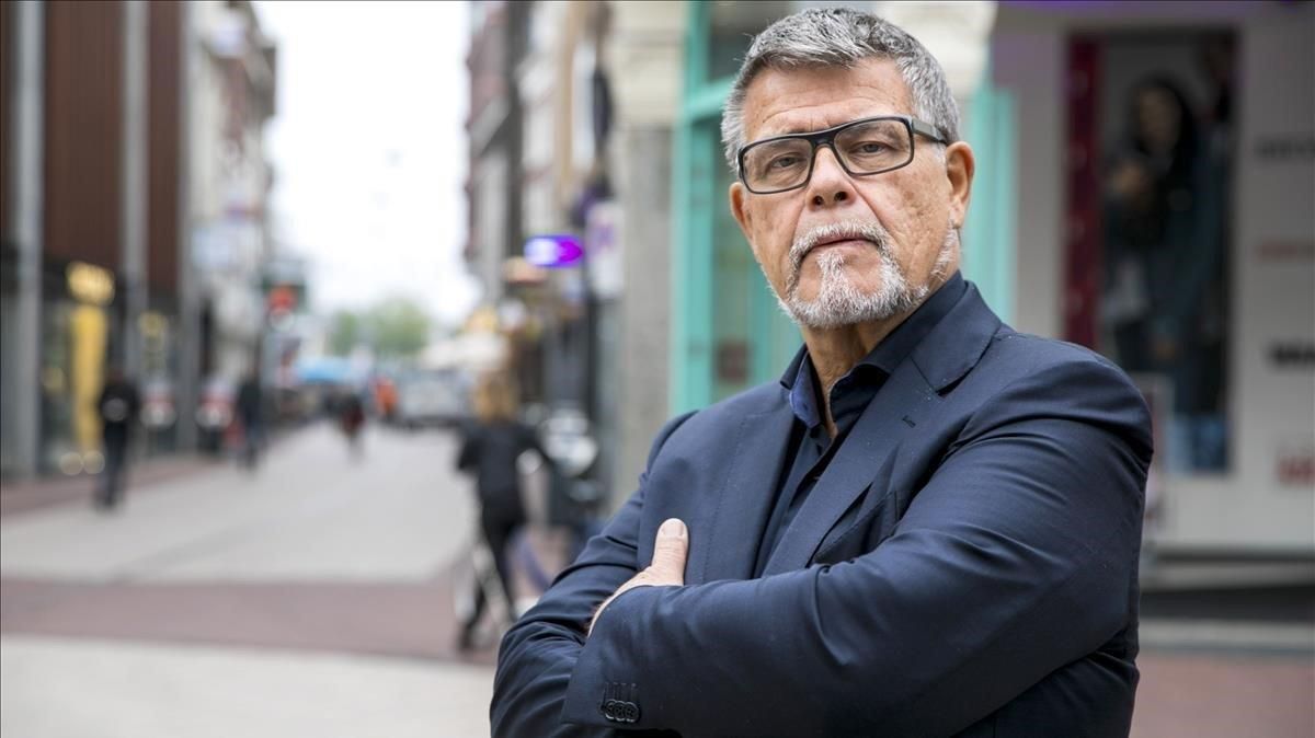 El holandés Emile Ratelband, en el centro de la ciudad de Arnhem El holandés Emile Ratelband, en el centro de la ciudad de Arnhem