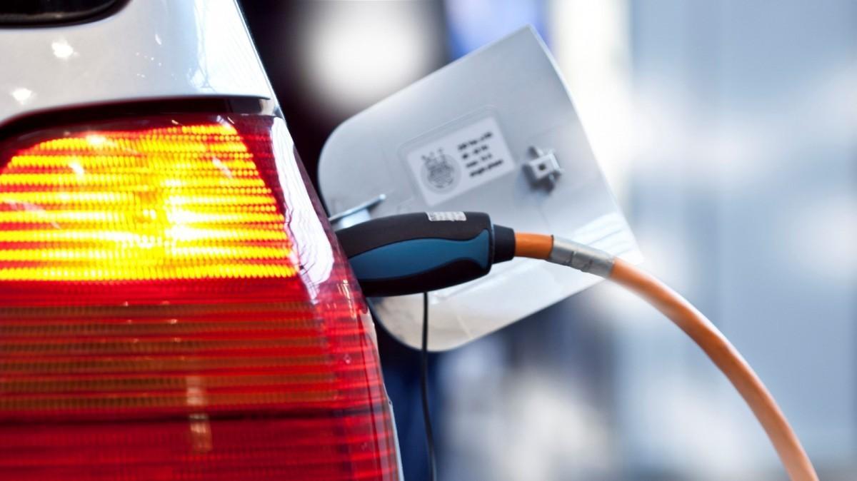 En Noruega se vendieron más coches eléctricos que de combustión en 2020