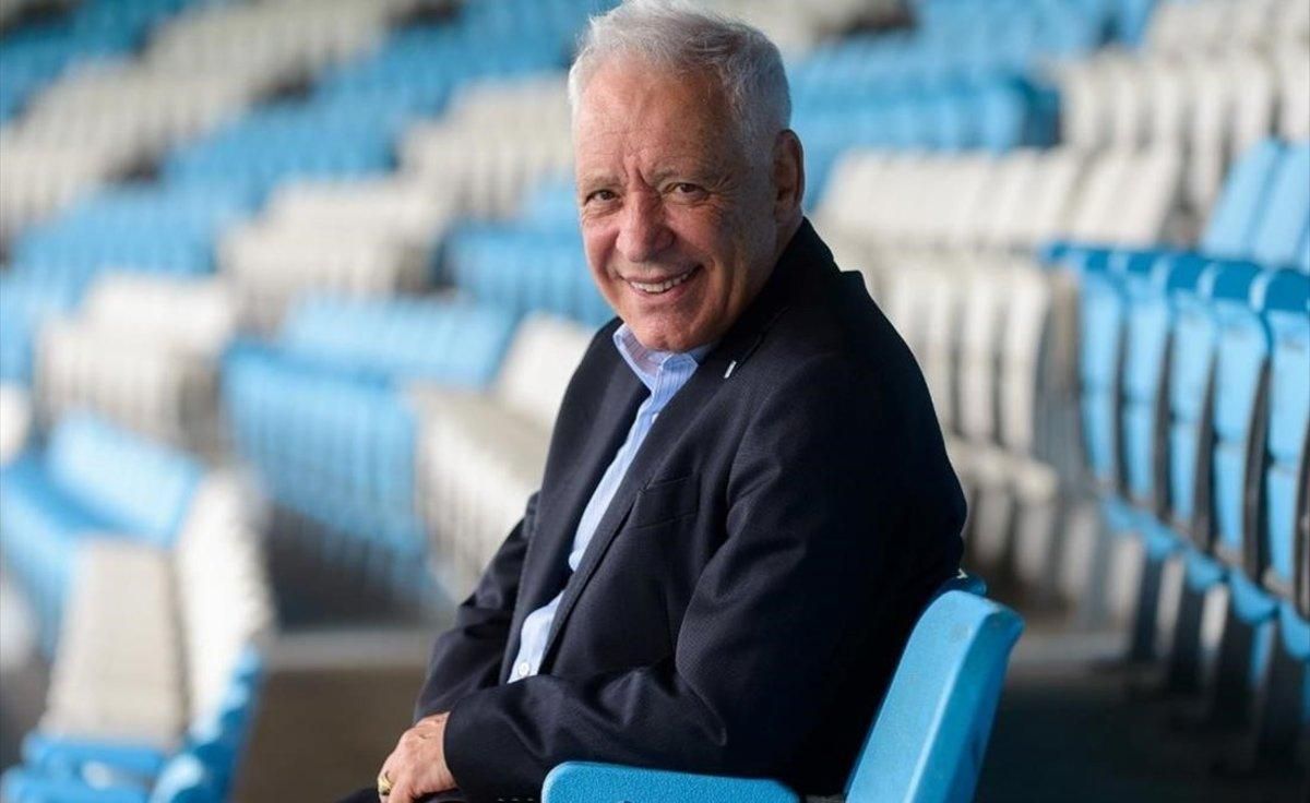 Víctor Blanco, presidente del Racing Avellaneda, en las gradas del estadio. Víctor Blanco, presidente del Racing Avellaneda, en las gradas del estadio.
