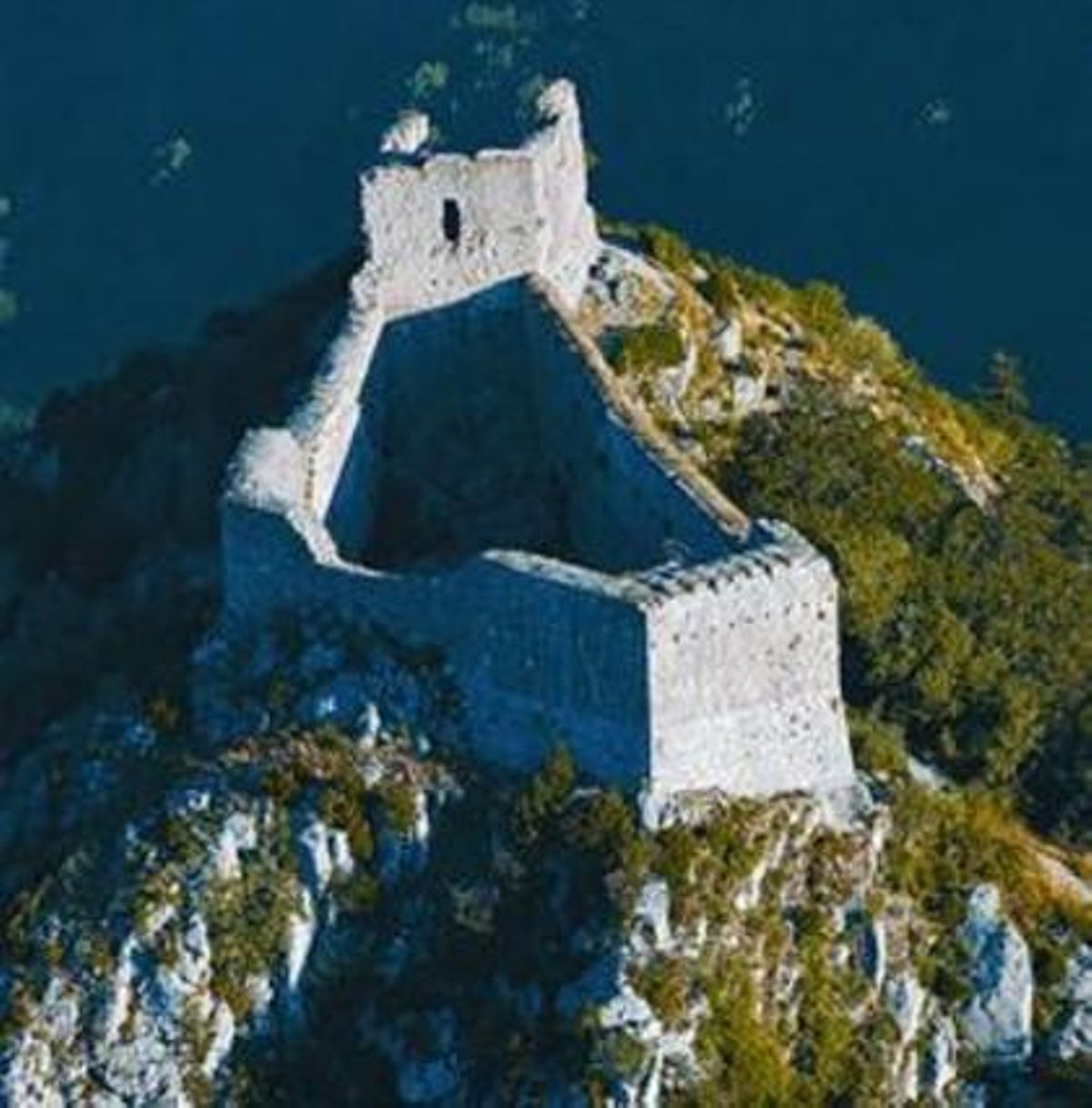 El castillo de Montsegur, en el sur de Francia, guarda el secreto de los cátaros. El castillo de Montsegur, en el sur de Francia, guarda el secreto de los cátaros.