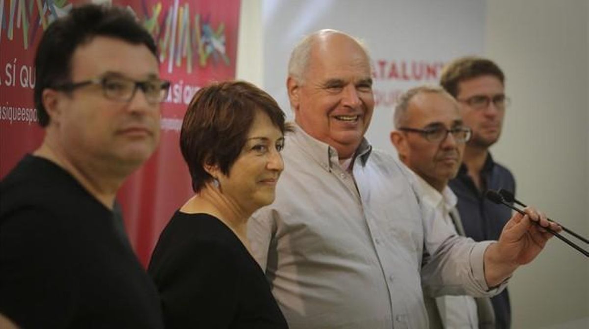 Nuet, a primer línia, a la seu de Catalunya Sí que es Pot. Nuet, a primer línia, a la seu de Catalunya Sí que es Pot.
