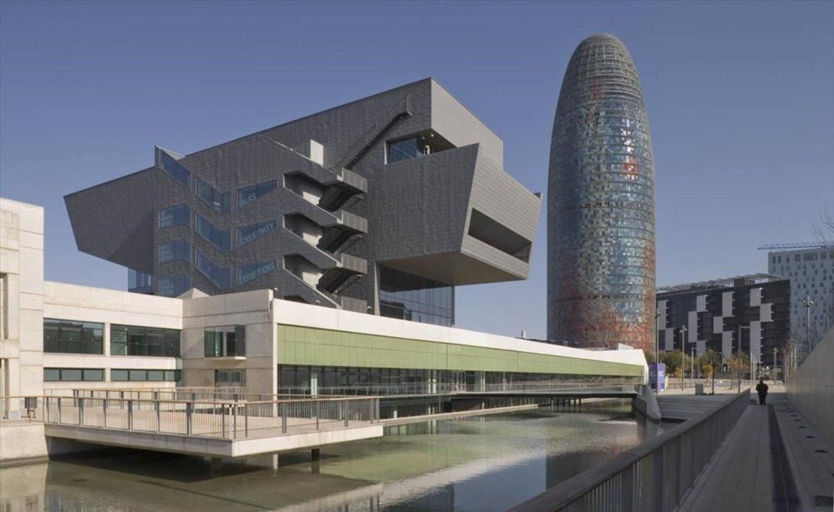 Edificio Disseny Hub de Barcelona. Edificio Disseny Hub de Barcelona.