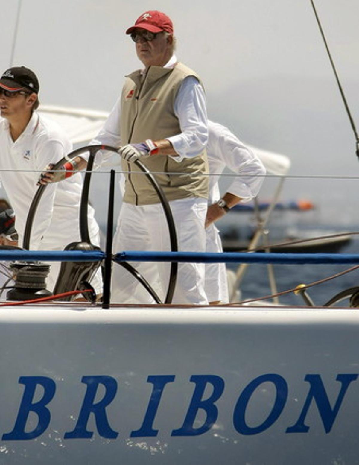 Juan Carlos a la caña delBribón, en julio del 2008, en aguas de Mallorca.