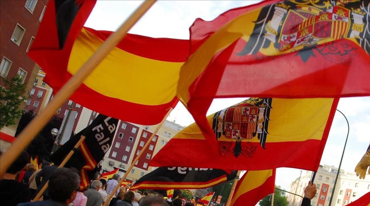 Unos manifestantes con banderas preconstitucionales en una imagen de archivo. Unos manifestantes con banderas preconstitucionales en una imagen de archivo.