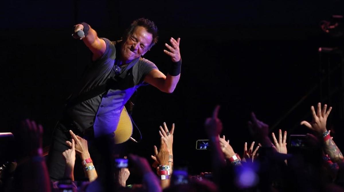 rtapounet33221081 bruce springsteen performs during the river tour a160513103024 rtapounet33221081 bruce springsteen performs during the river tour a160513103024
