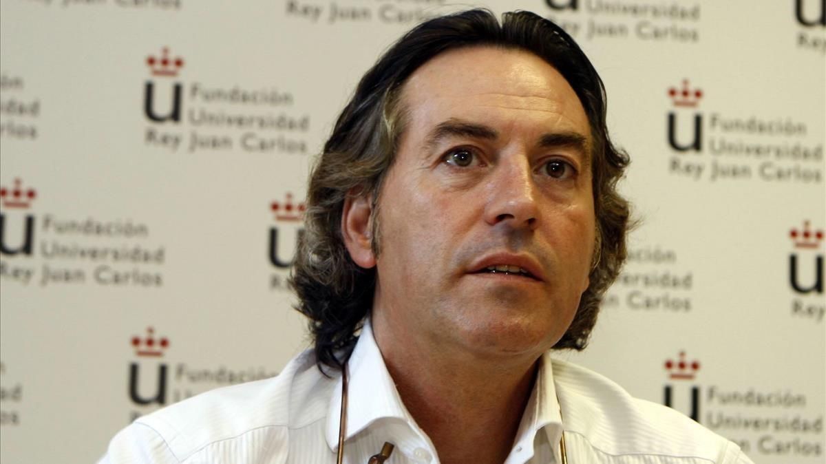 El periodista deportivo Pipi Estrada, en un curso de verano de prensa rosa en Aranjuez. El periodista deportivo Pipi Estrada, en un curso de verano de prensa rosa en Aranjuez.