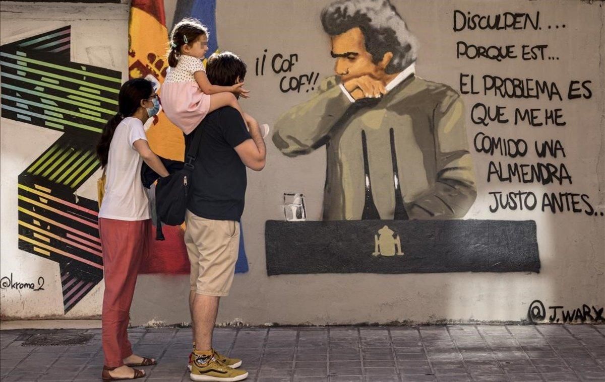 Fernando Simón, protagonista en València de un grafiti del artista JWarx Fernando Simón, protagonista en València de un grafiti del artista JWarx