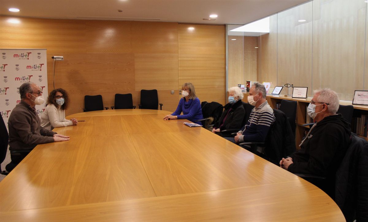 Reunión entre el gobierno de Mollet del Vallès y familiares de Marta López. Reunión entre el gobierno de Mollet del Vallès y familiares de Marta López.