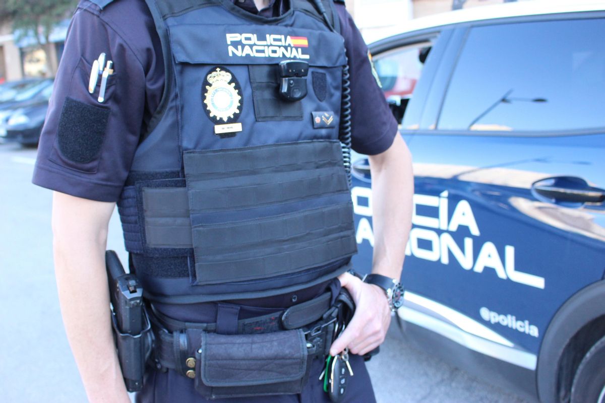 Detenido por abandonar a su hijo de tres años en un coche durante cuatro horas para ir a un prostíbulo Detenido por abandonar a su hijo de tres años en un coche durante cuatro horas para ir a un prostíbulo