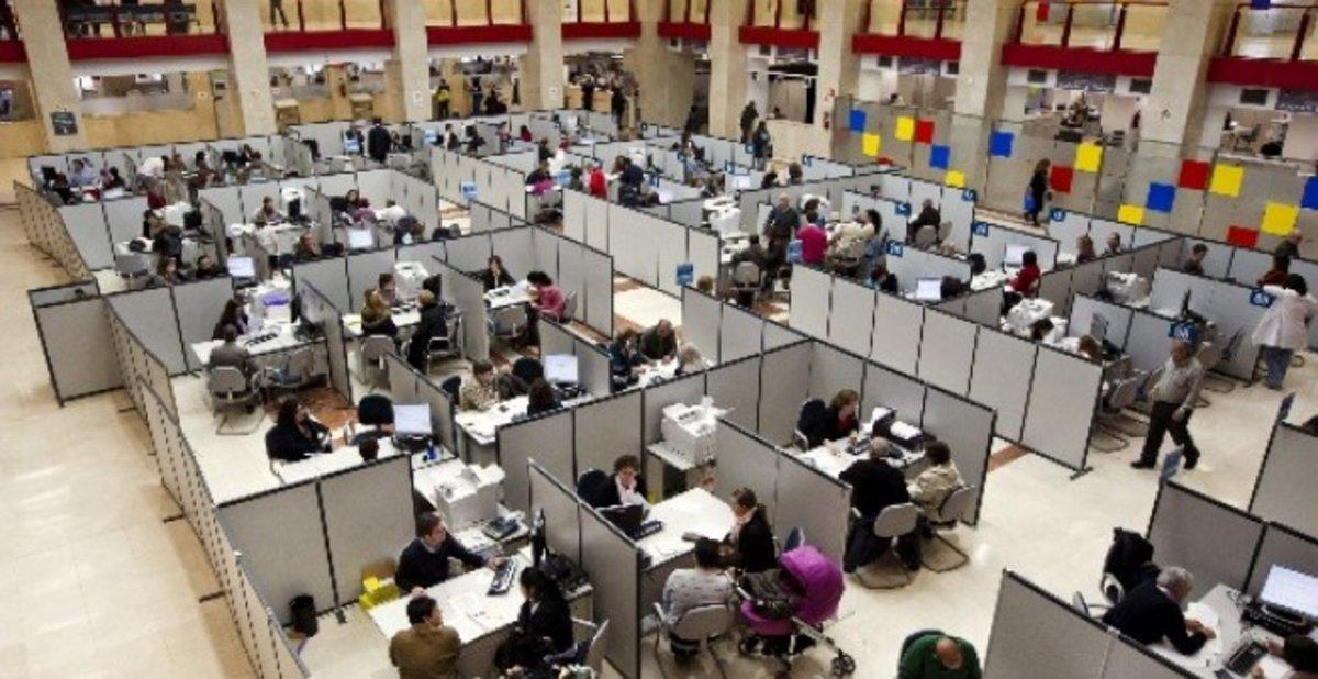 Funcionarios de Estado en sus puestos de trabajo. Funcionarios de Estado en sus puestos de trabajo.