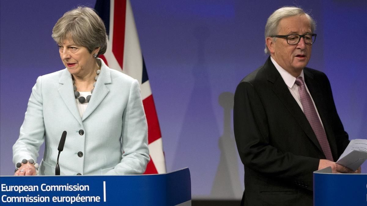 La primera ministra británica, Theresa May, junto al presidente de la Comisión Europea, Jean-Claude Juncker. La primera ministra británica, Theresa May, junto al presidente de la Comisión Europea, Jean-Claude Juncker.