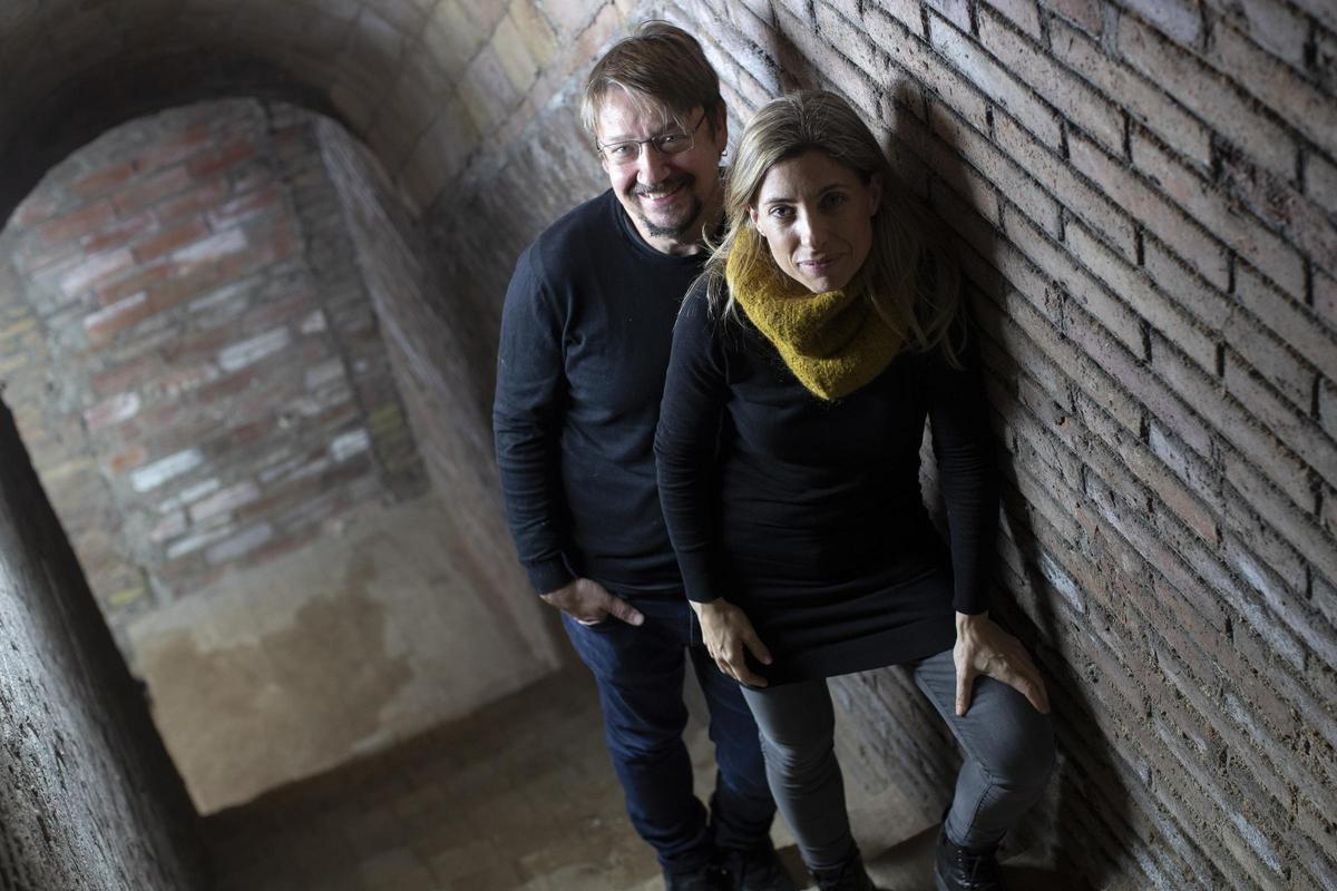 Los historiadores Xavier Domènech y Ana Sánchez, en un refugio antiaéreo de Barcelona. Los historiadores Xavier Domènech y Ana Sánchez, en un refugio antiaéreo de Barcelona.