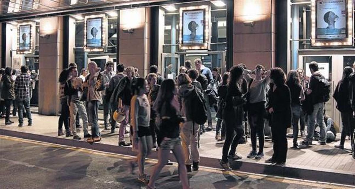 La entrada del cine Aribau, tras una proyección, en la pasada edición de DocsBarcelona. La entrada del cine Aribau, tras una proyección, en la pasada edición de DocsBarcelona.