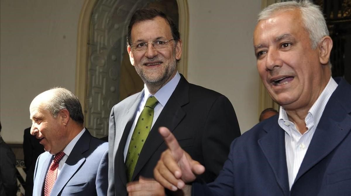 El alcalde de Granada, José Torres Hurtado, junto a Mariano Rajoy y Javier Arenas, en una imagen de archivo. El alcalde de Granada, José Torres Hurtado, junto a Mariano Rajoy y Javier Arenas, en una imagen de archivo.