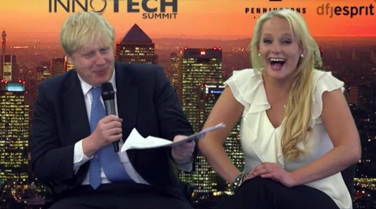 El primer ministro británico, Boris Johnson, y la empresaria Jennifer Arcuri, en un acto de la empresa Innotech en el 2013.