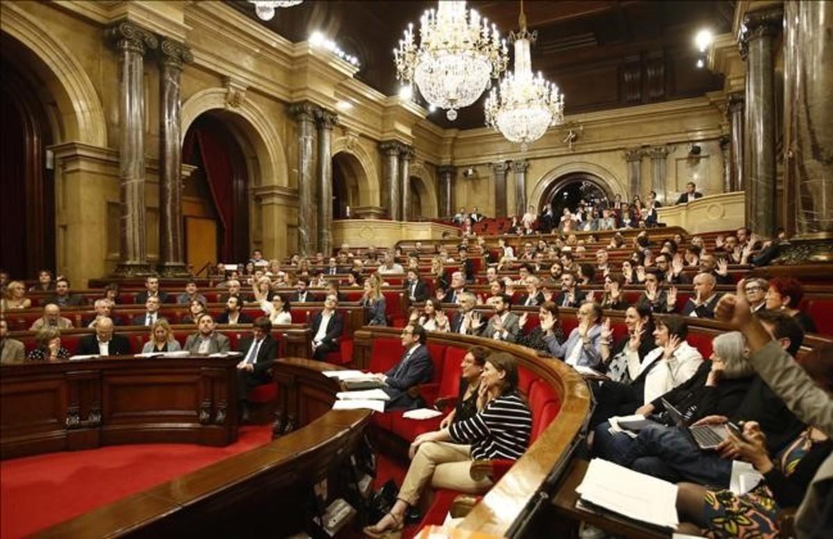 Votación en el Parlament de Catalunya sobre la reclamación de un referéndum de autodeterminación, en octubre.