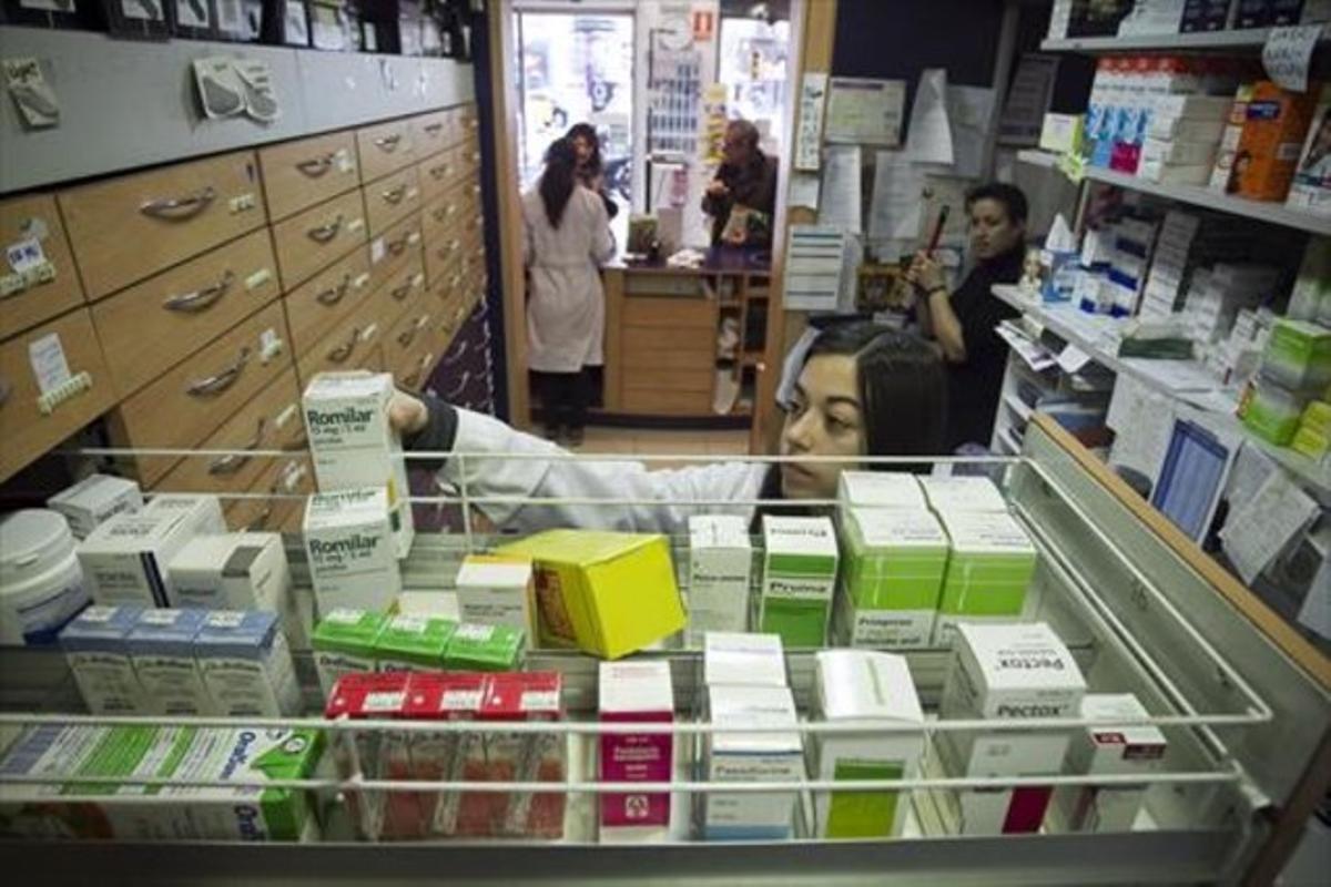 Provisión de medicamentos de una farmacia de Barcelona.