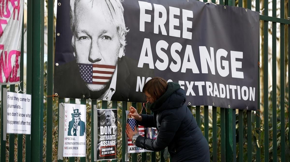 El pare de Julian Assange: «El meu fill porta 10 anys de maltractament» El pare de Julian Assange: «El meu fill porta 10 anys de maltractament»