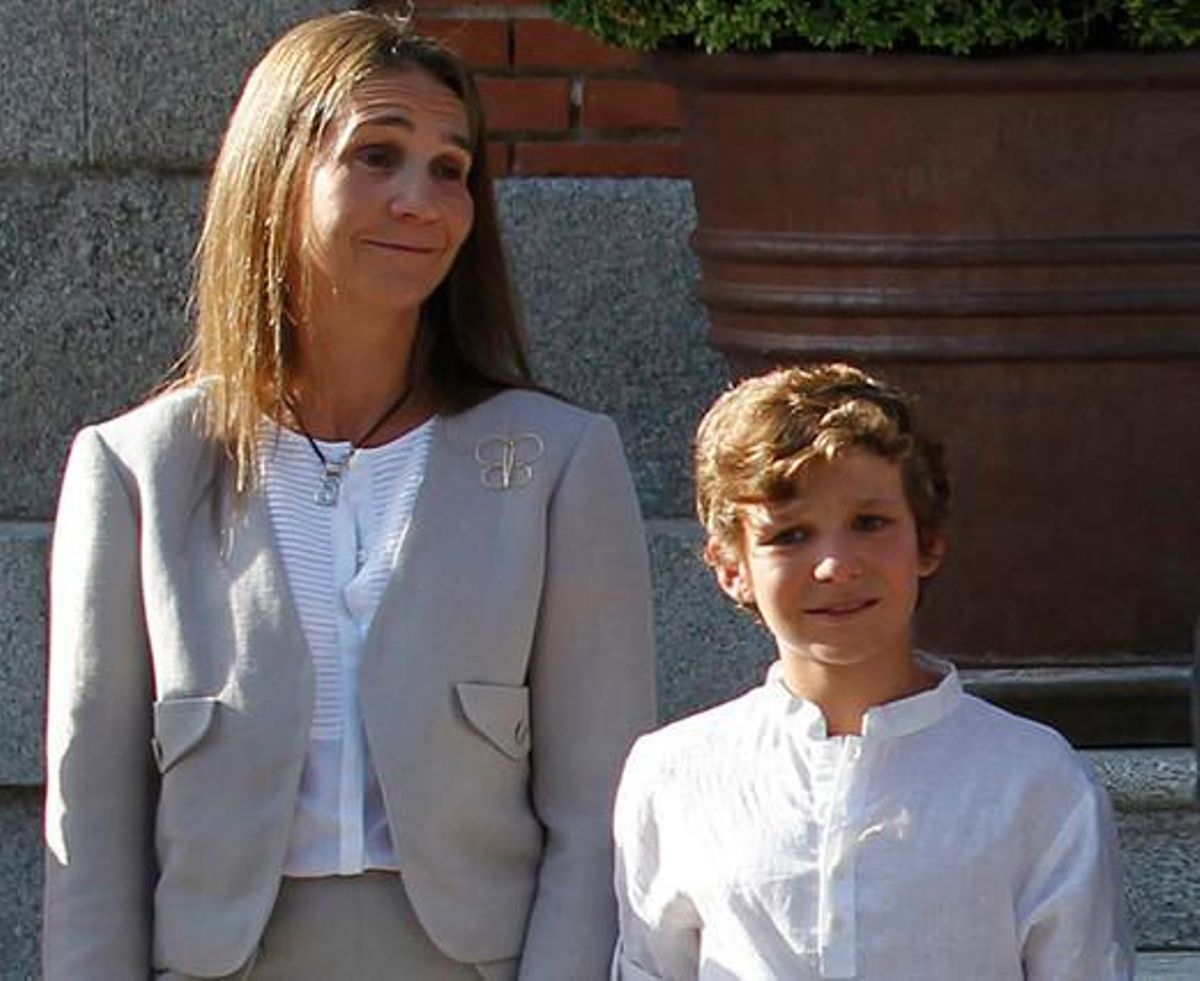 La infanta Elena y su hijo Froilán en el Palacio de la Zarzuela. La infanta Elena y su hijo Froilán en el Palacio de la Zarzuela.