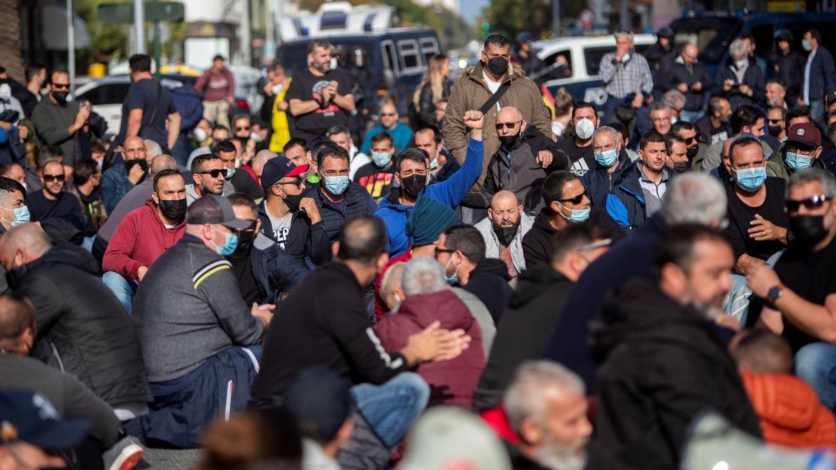 Los empleados del metal de Cádiz se manifiestan. Los empleados del metal de Cádiz se manifiestan.
