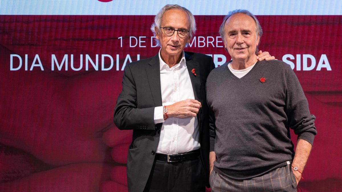 Bonaventura Clotet y Joan Manuel Serrat, en la fiesta del sida