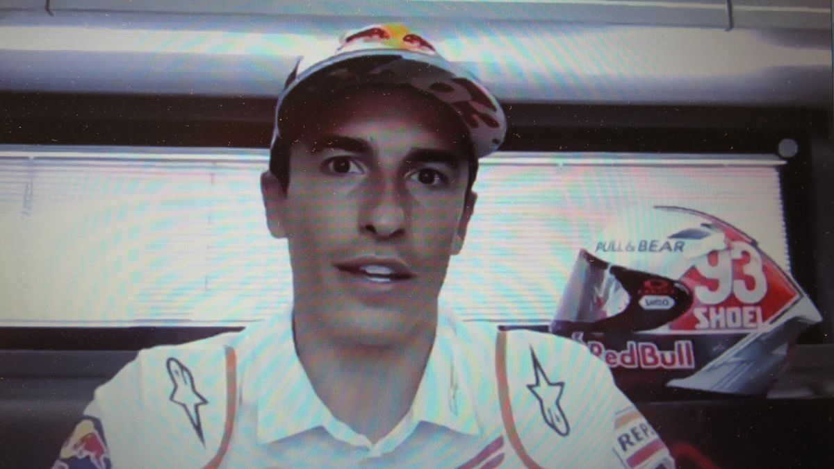 Marc Márquez (Honda), hoy, en Alemania, junto a su nuevo casco ’retro’. Marc Márquez (Honda), hoy, en Alemania, junto a su nuevo casco ’retro’.
