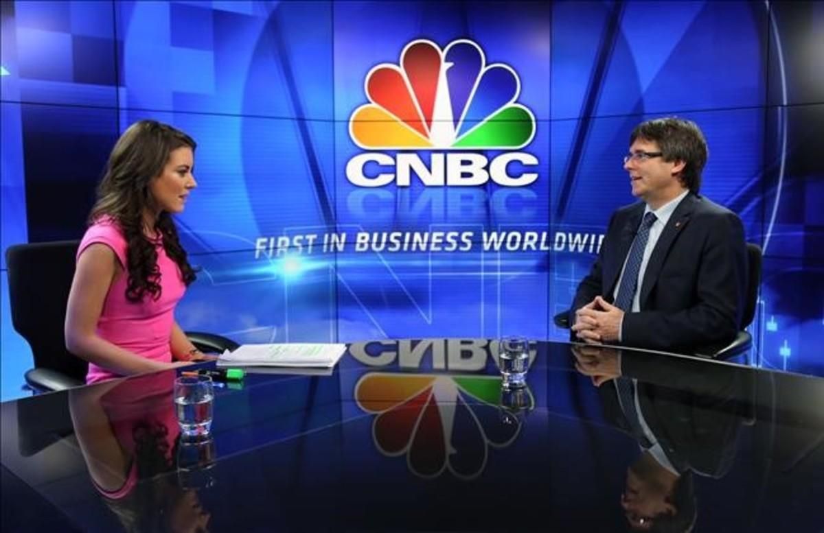 El ’president’ Carles Puigdemont, este viernes, en Londres, durante una entrevista en la cadena CNBC. El ’president’ Carles Puigdemont, este viernes, en Londres, durante una entrevista en la cadena CNBC.