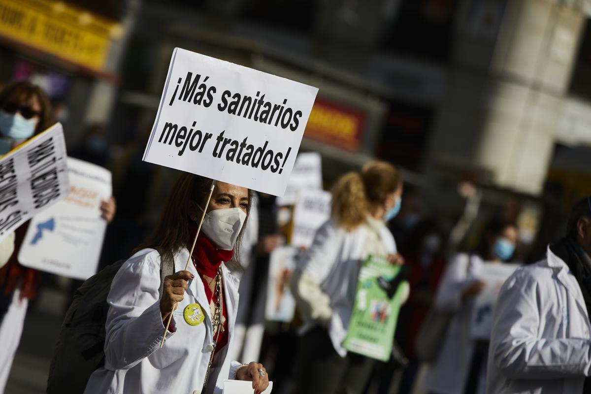 ¿Por qué faltan médicos si España es el segundo país con más facultades?