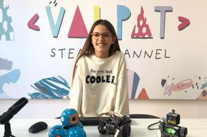 Valeria Corrales, niña youtuber apasionada de la tecnología. 