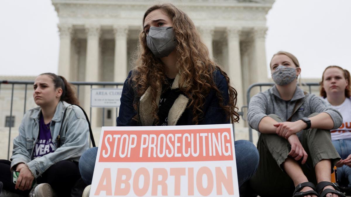 La ONU alerta de un "retroceso global" de los derechos en EEUU tras la posible revocación del derecho al aborto