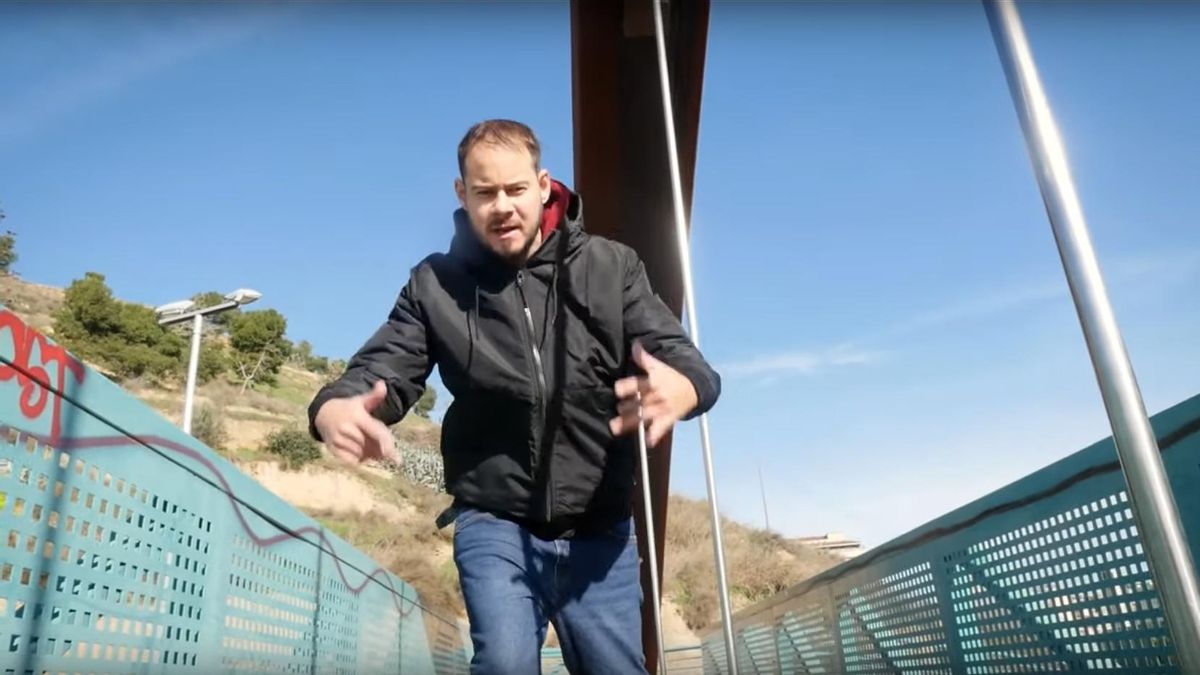 Pablo Hásel replica a la Justicia con un descarnado rap contra Felipe VI Pablo Hásel replica a la Justicia con un descarnado rap contra Felipe VI