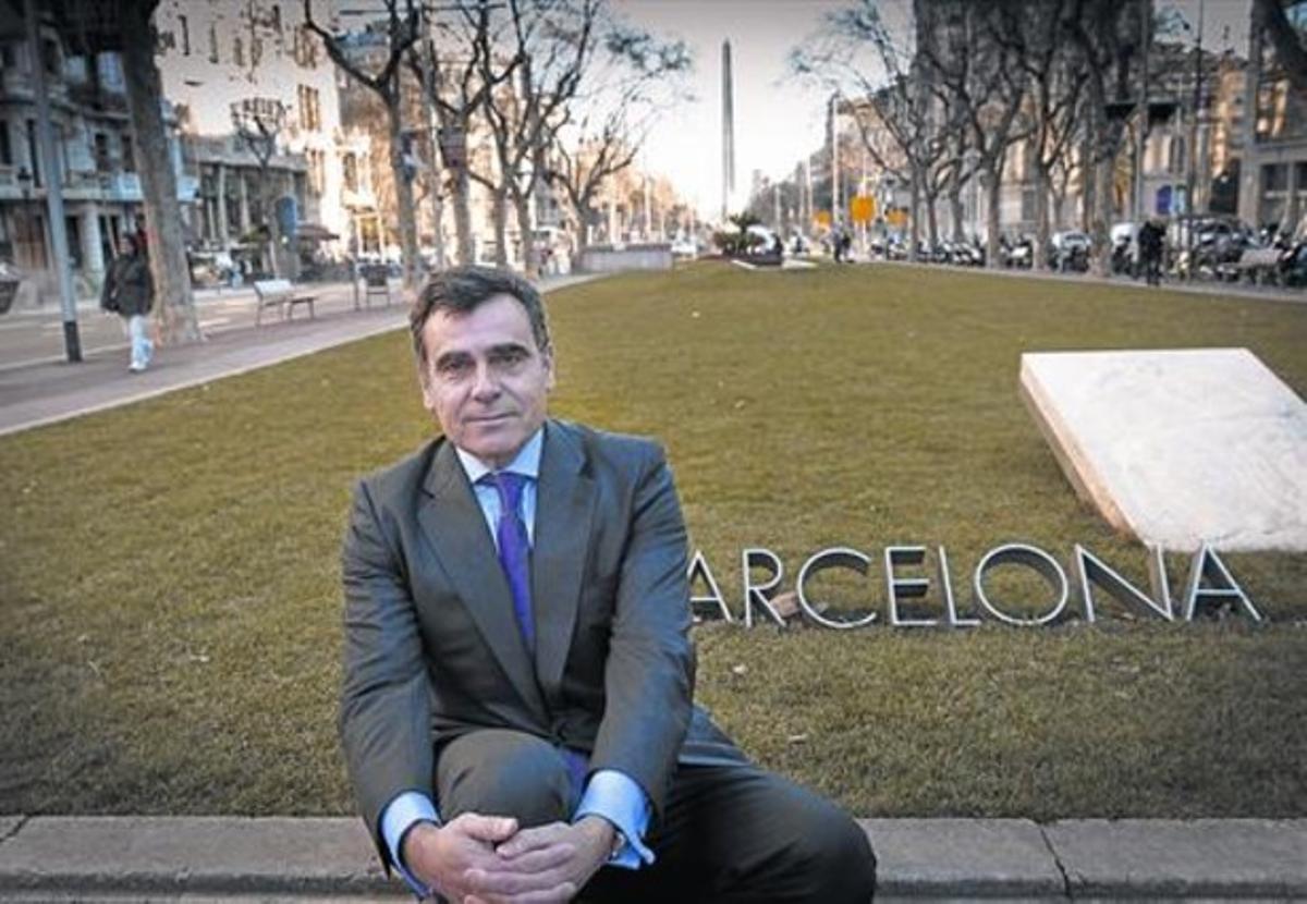 El presidente de BCN World, Xavier Adserà, en los Jardinets de Gràcia, ayer, poco antes de la entrevista con este diario.