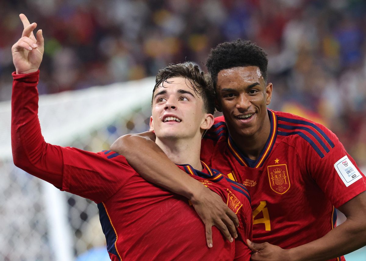 Doha (Qatar), 23/11/2022.- Gavi (L) of Spain celebrates scoring the 5-0 lead during the FIFA World Cup 2022 group E soccer match between Spain and Costa Rica at Al Thumama Stadium in Doha, Qatar, 23 November 2022. (Mundial de Fútbol, España, Catar) EFE/EPA/Abir Sultan Doha (Qatar), 23/11/2022.- Gavi (L) of Spain celebrates scoring the 5-0 lead during the FIFA World Cup 2022 group E soccer match between Spain and Costa Rica at Al Thumama Stadium in Doha, Qatar, 23 November 2022. (Mundial de Fútbol, España, Catar) EFE/EPA/Abir Sultan