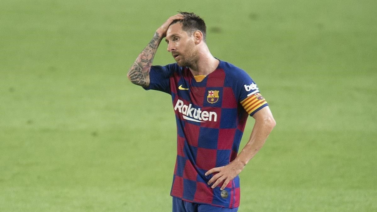 Messi se lamenta después de que el Barça encajara el segundo gol ante Osasuna. Messi se lamenta después de que el Barça encajara el segundo gol ante Osasuna.