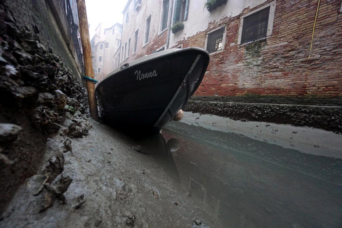 Venecia está en peligro: sin agua y con barro