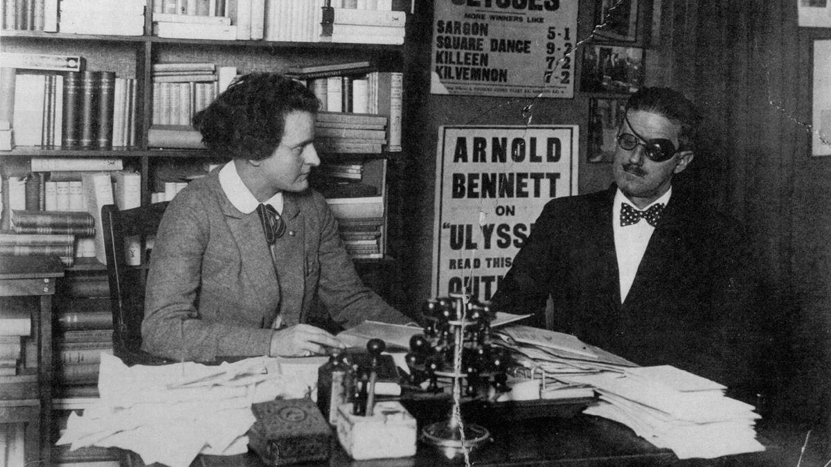 James Joyce con Silvia Beach, primera y esforzada editora de ’Ulises’.