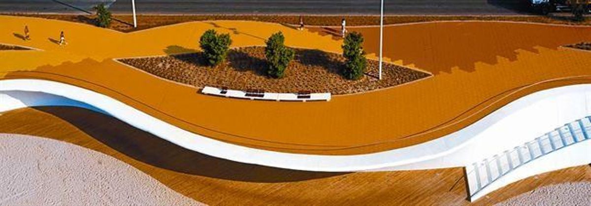 El paseo Marítimo de Benidorm, diseñado por Carlos Ferrater, es uno de los proyectos catalanes que optan al Premi Europeu de Paisatge Rosa Barba. El paseo Marítimo de Benidorm, diseñado por Carlos Ferrater, es uno de los proyectos catalanes que optan al Premi Europeu de Paisatge Rosa Barba.