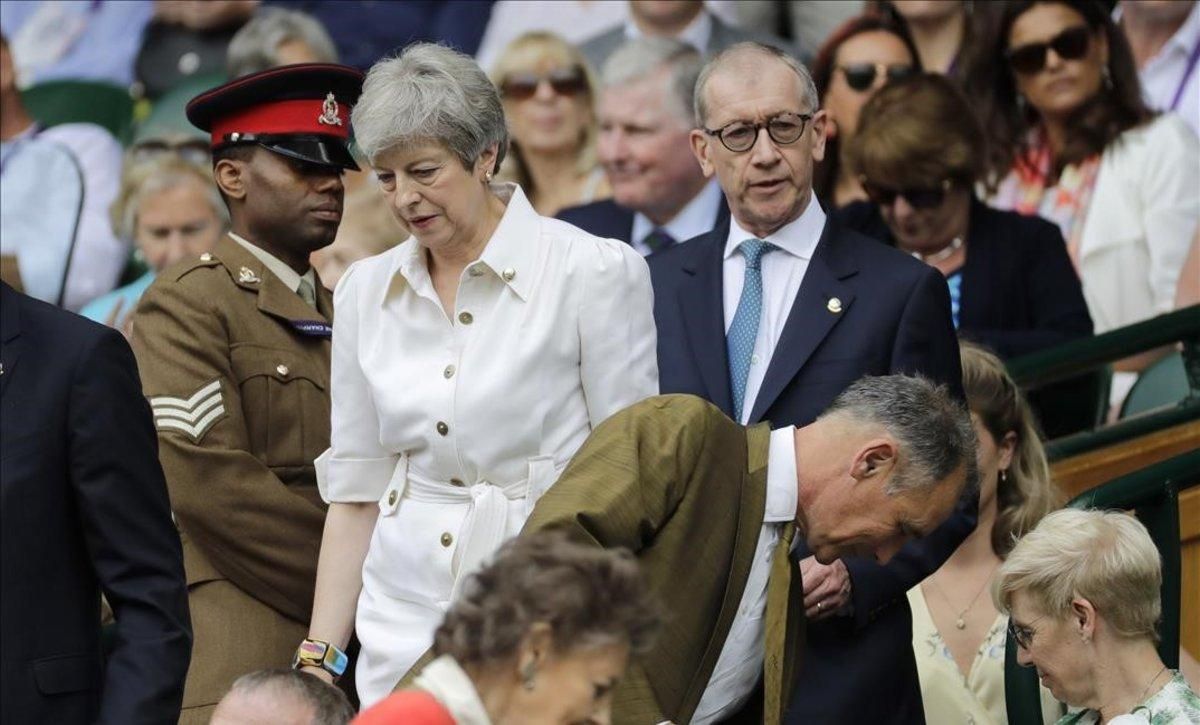 Theresa May y su marido, a su llegada al torneo de Wimbledon. Theresa May y su marido, a su llegada al torneo de Wimbledon.