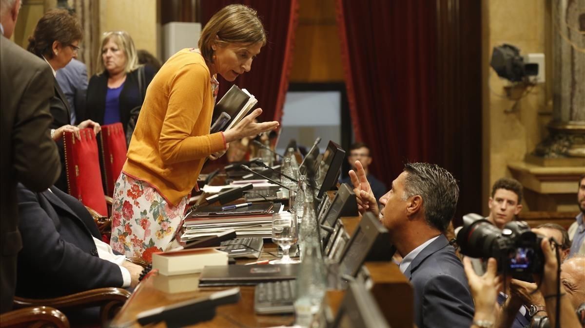 Carme Forcadell y Xavier García Albiol intercambian opiniones. Carme Forcadell y Xavier García Albiol intercambian opiniones.