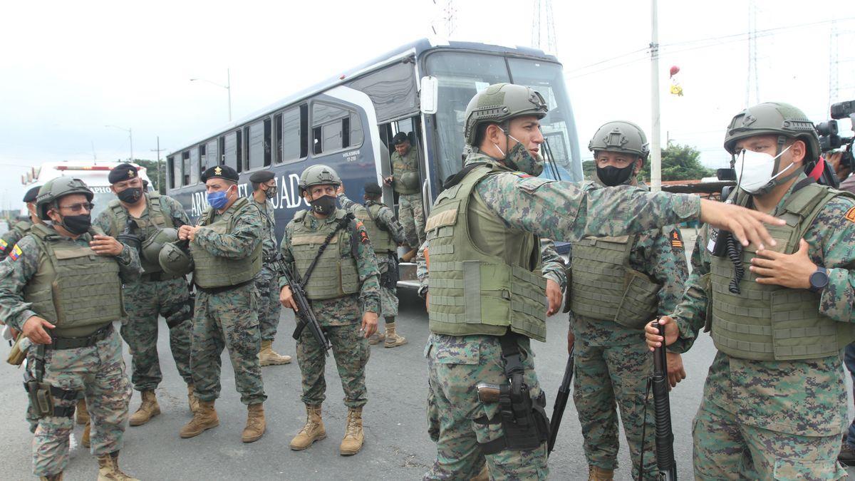Operativo del Ejército de Ecuador para sofocar los motínes que se produjeron en varias cárceles del país en febrero de 2021.