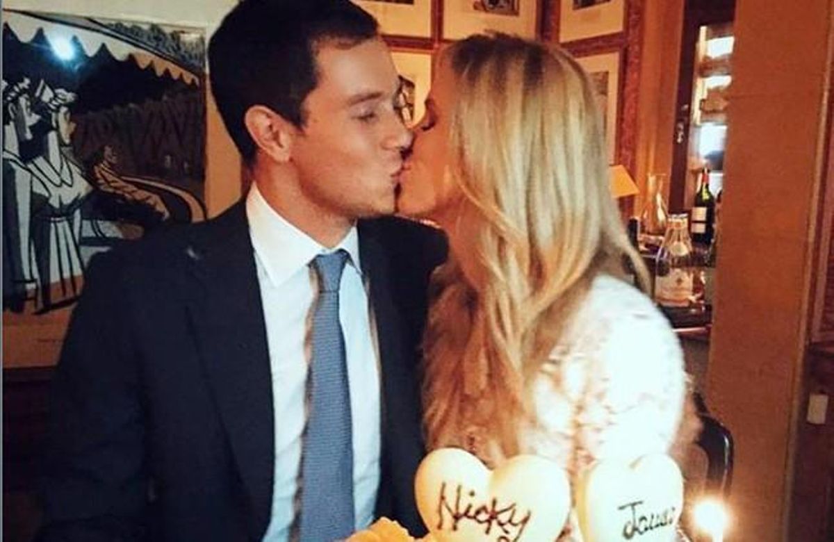 Nicky Hilton besa a su marido, el banquero James Rothschild, el día de su boda, el pasado 10 de julio. Nicky Hilton besa a su marido, el banquero James Rothschild, el día de su boda, el pasado 10 de julio.
