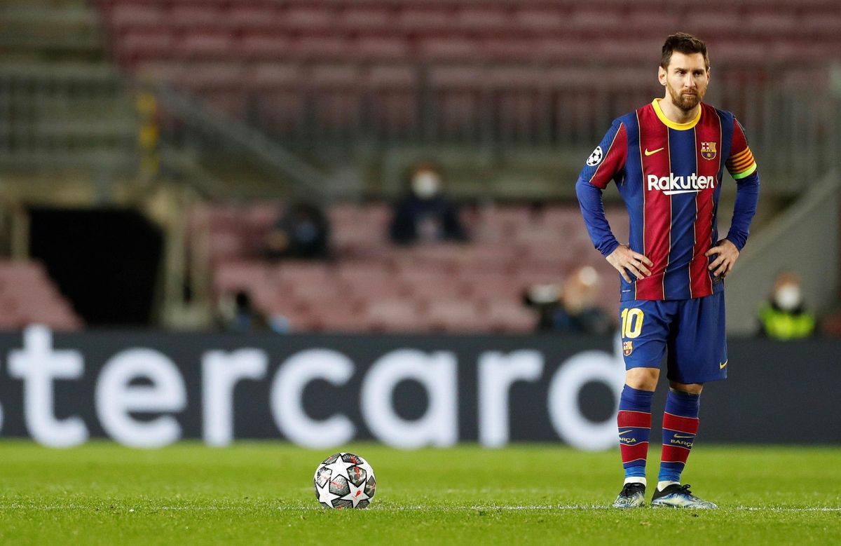 Leo Messi, decepcionado ante el PSG. Leo Messi, decepcionado ante el PSG.