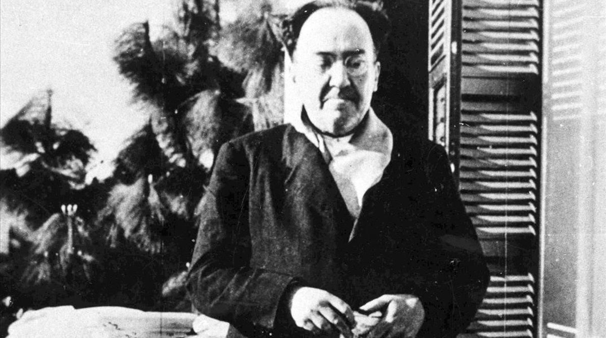 Antonio Machado, en Rocafort (Valencia), en abril de 1938. Antonio Machado, en Rocafort (Valencia), en abril de 1938.