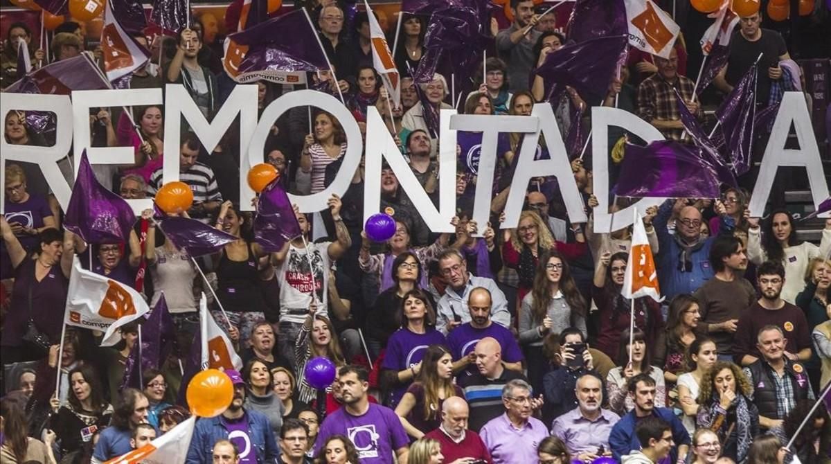 Simpatizantes de Podemos en un acto electoral en València durante la campaña del 20-D. Simpatizantes de Podemos en un acto electoral en València durante la campaña del 20-D.