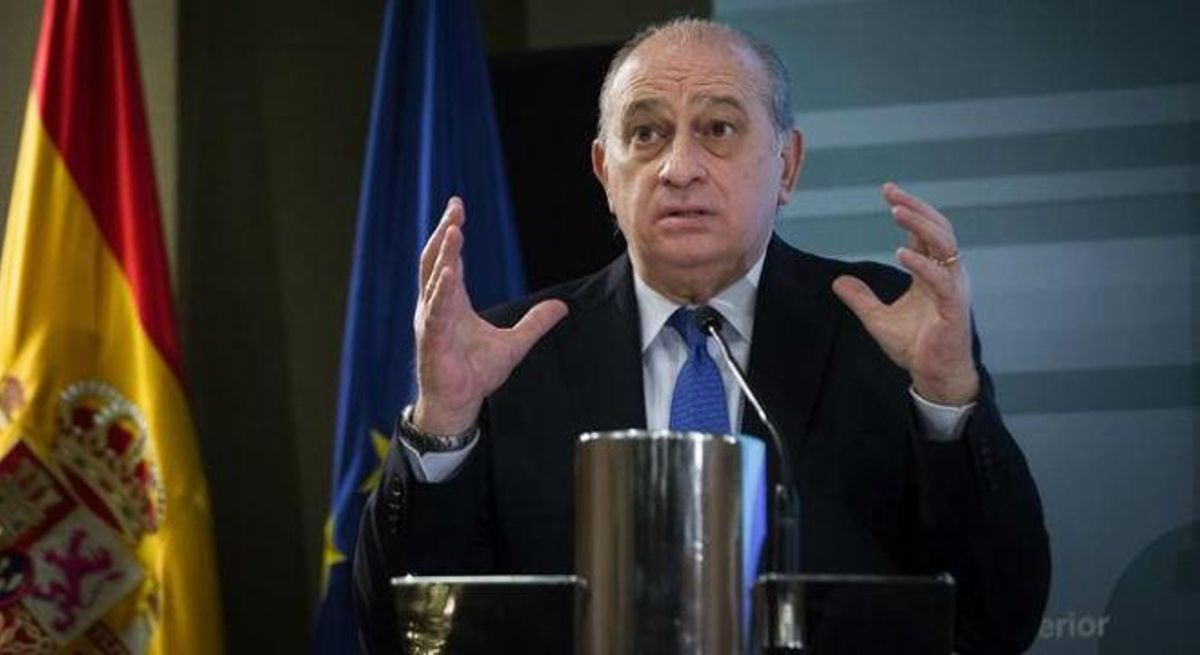 El ministro del Interior en funciones, Jorge Fernández Díaz, en una rueda de prensa en la sede de su departamento. El ministro del Interior en funciones, Jorge Fernández Díaz, en una rueda de prensa en la sede de su departamento.